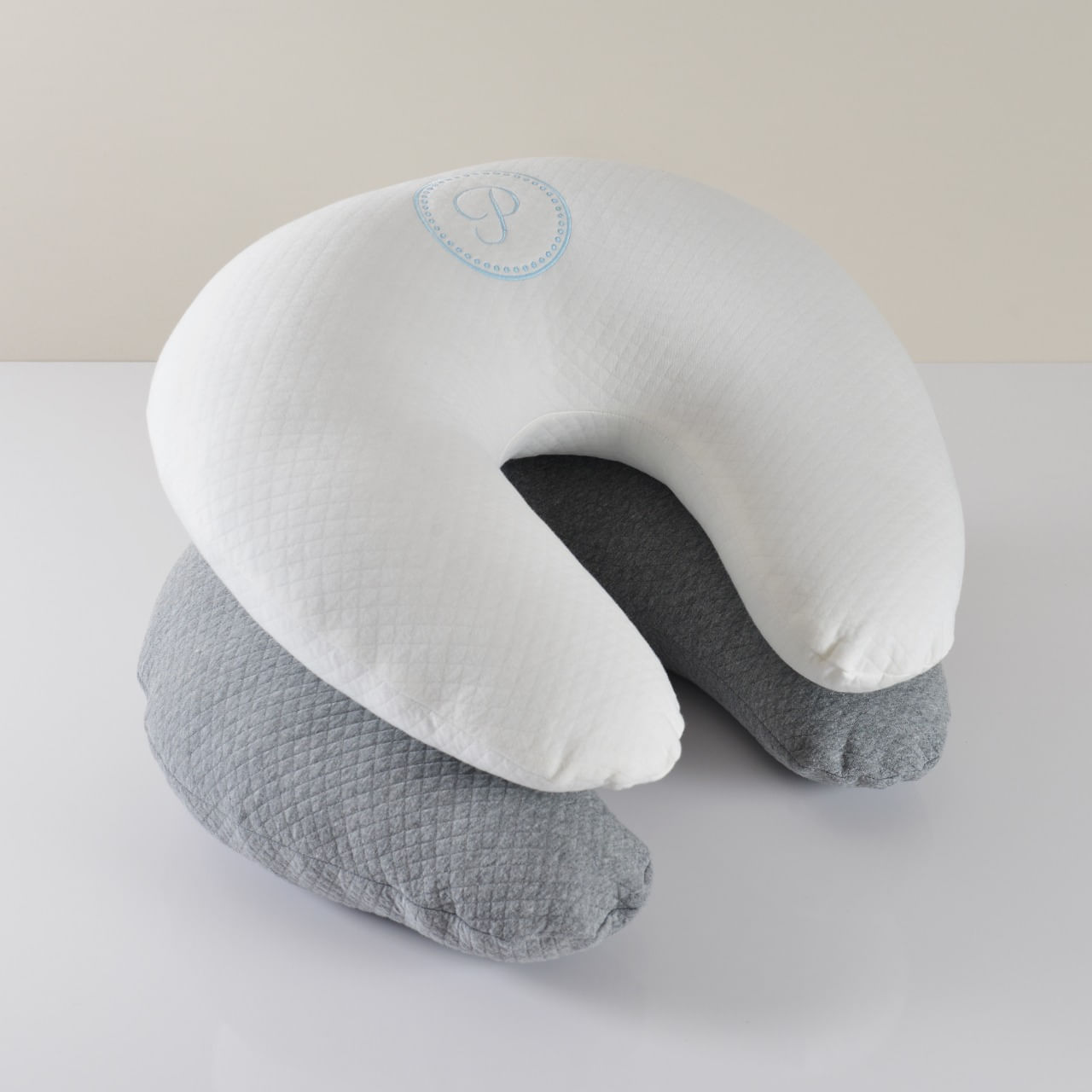 Almohada de lactancia Confecções Marquezzi Almofada de amamentação  estampada laço 60x50 - poá branco color gris ónix