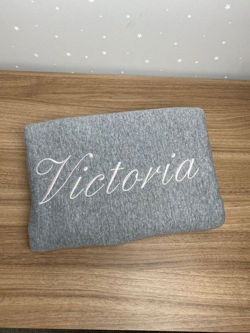 SALE JÁ PERSONALIZADO - Victoria - Manta Duplaface Cinza com Cinza