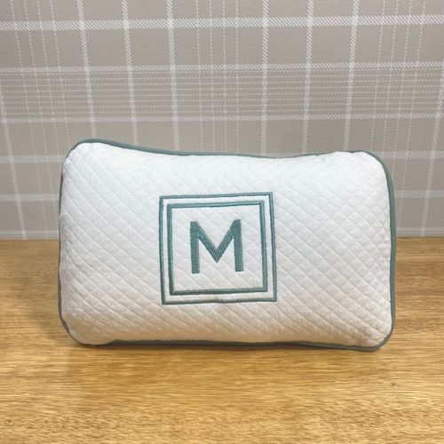 SALE JÁ PERSONALIZADO - M - Almofadinha mini Offwhite com Verde menta