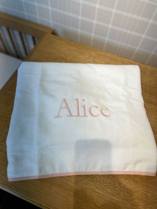 SALE JÁ PERSONALIZADO - Alice - Toalha Capuz