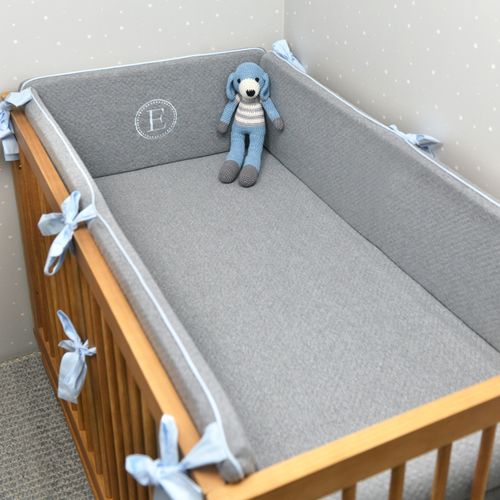 SALE JÁ PERSONALIZADO - E - Kit Protetor de Berço Tradicional Matelasse Cinza
