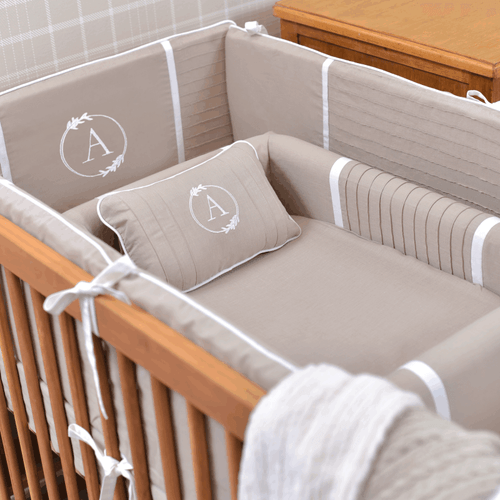 SALE JÁ PERSONALIZADO - A - Kit Protetor de Berço Tradicional Linho Fendi