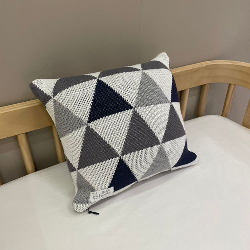 SALE - Almofada Quadrada Decorativa Tricot Triangulos Marinho