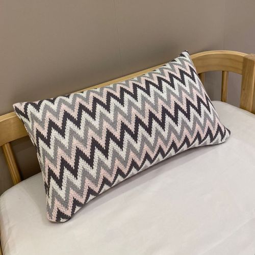 SALE - Almofada Decorativa Retangular Tricot Chevron Rosa