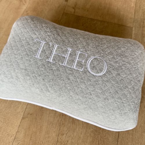 SALE JÁ PERSONALIZADO - Theo - Almofadinha mini matelasse cinza