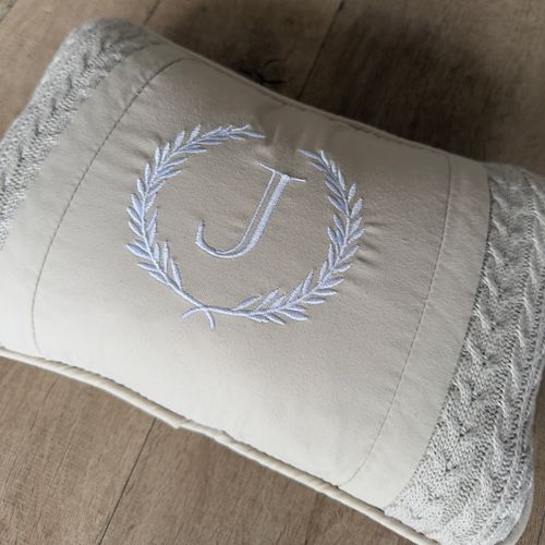 SALE JÁ PERSONALIZADO - J + brasão - Almofadinha mini Duo