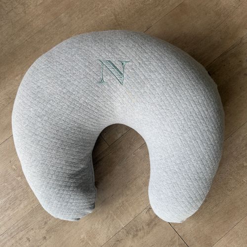 SALE JÁ PERSONALIZADO - Almofada Amamentação Cinza - N